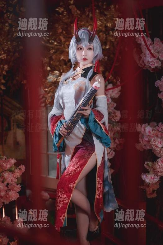 铁板烧鬼舞w 校园写真集:铁板烧鬼舞w的日常,绝对不会让你失望,除了她可能在厨房乱跑!