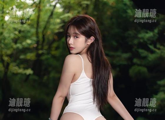 见识了雯妹不讲道理的无圣光圣诞节写真，原来节日也可以如此‘撩人’。
