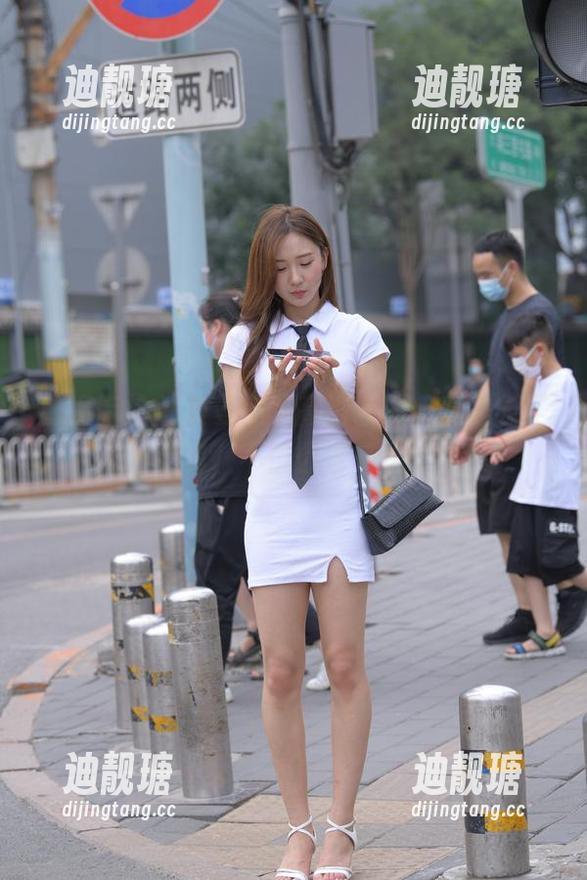 魔镜街拍 - 曼曼美足高清套图，真是长了脚的灵魂，不信你也来趴一趴！